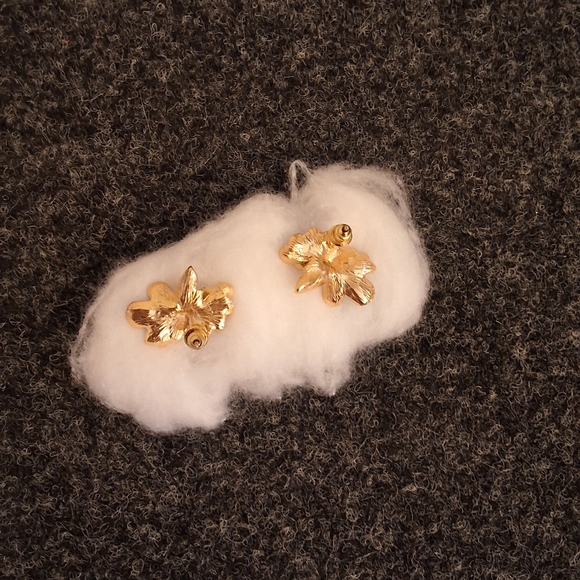 💥SALE💥NEW Purple & Blue Stud Flower Earrings - Picture 3 of 4